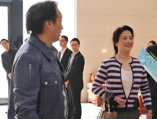 刘亦菲母亲刘晓莉：长得比女儿还漂亮，两婚两离，65岁单身也幸福