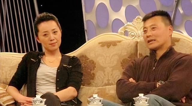 他9块钱娶老婆,住9平米的地下室7年,成名后坚决不换糟糠妻