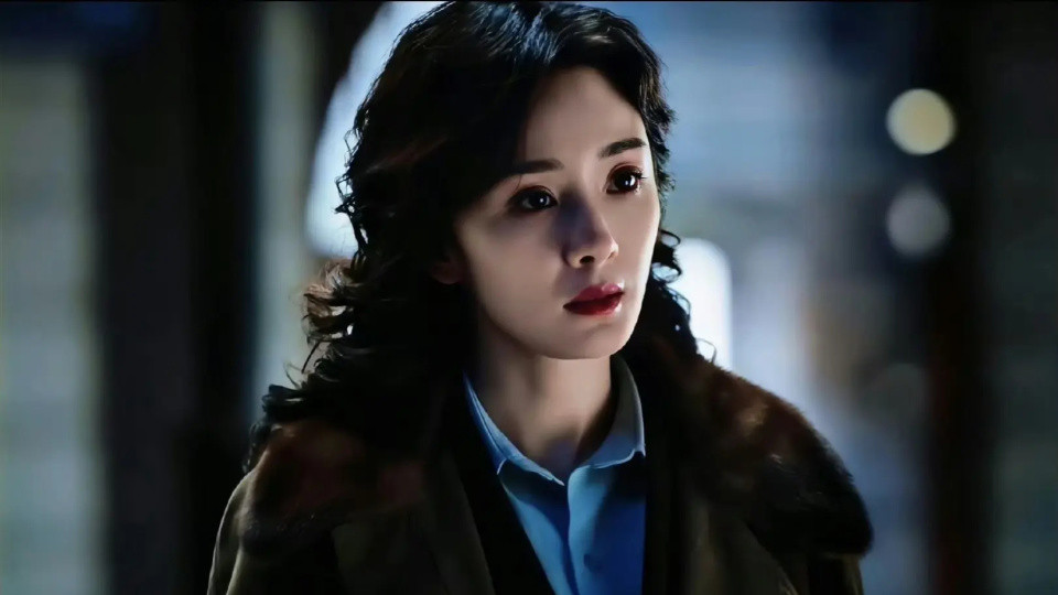 杨幂说大话闪了舌头！转型之作沦为笑话，北电考官身份也备受争议