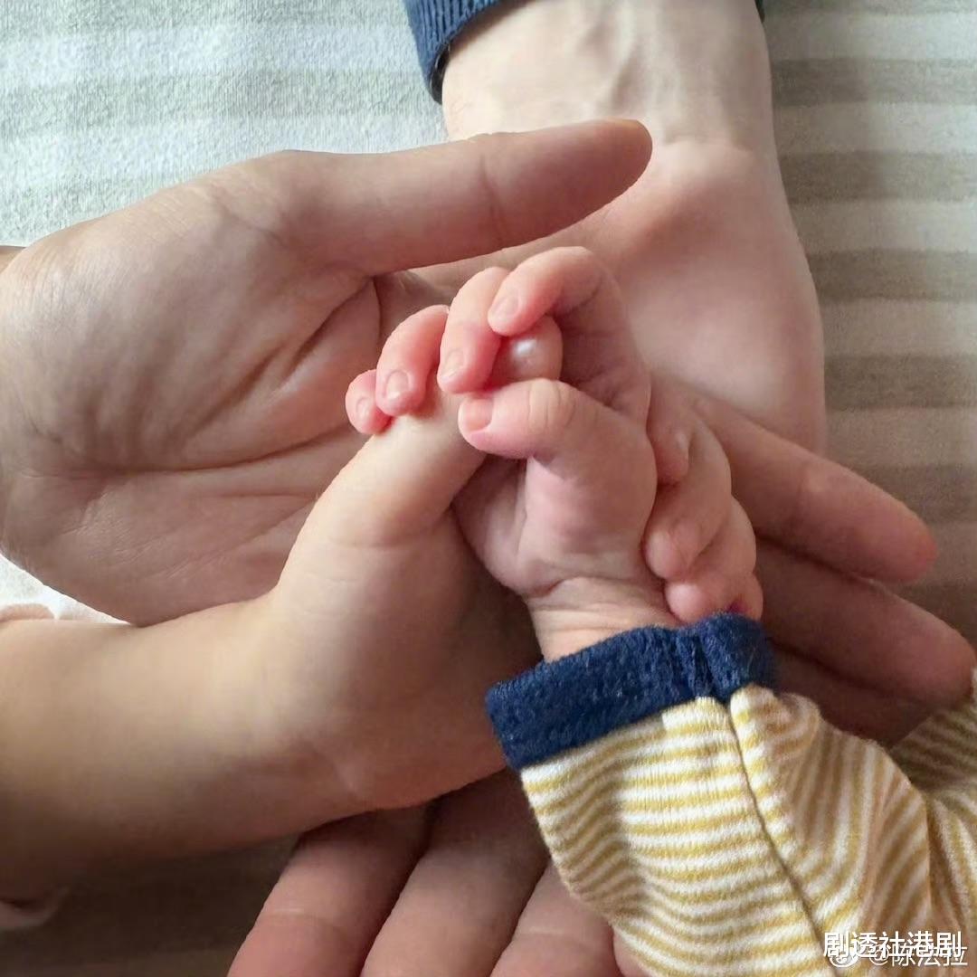 TVB前当家花旦晒近况!一家四口回法国老家度假,3岁女儿打扮抢镜