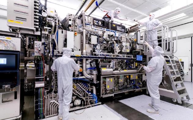 美论坛:没有得到美国的许可,中国为何敢独自研发DUV光刻机的?