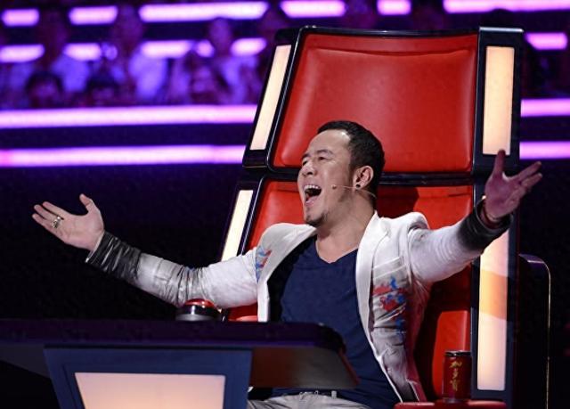 从备受欢迎到饱受争议,52岁的杨坤终于为自己的\目中无人\买了单