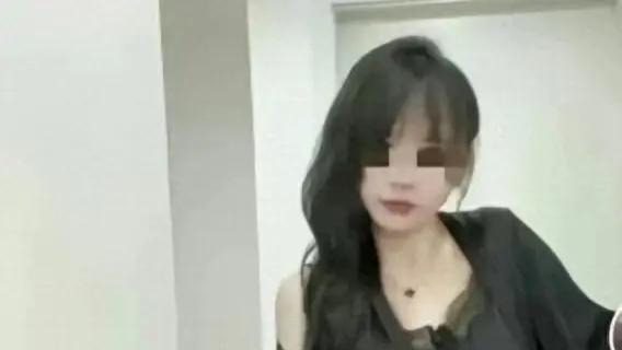 越扒越深，谭竹诸诸多秘密被曝，私生活混乱，网友：脏乱差