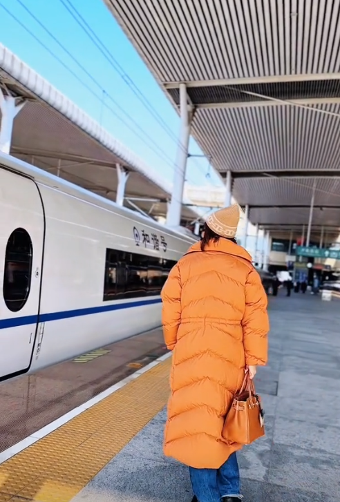 突发！演员牛莉疑似离婚，发文：后面都是一个人的旅程