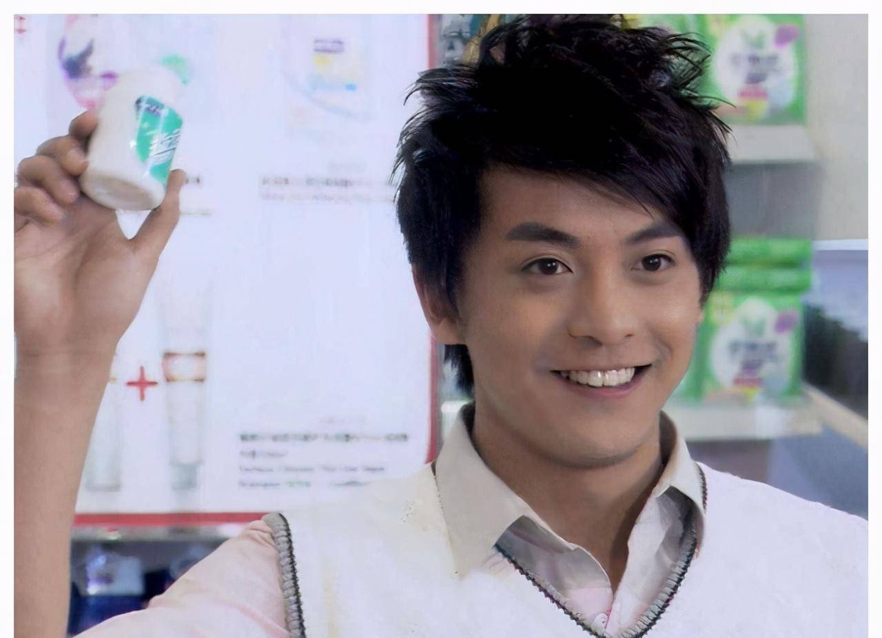 李佳航：我的照片被印在教材上十几年，该不该维权？