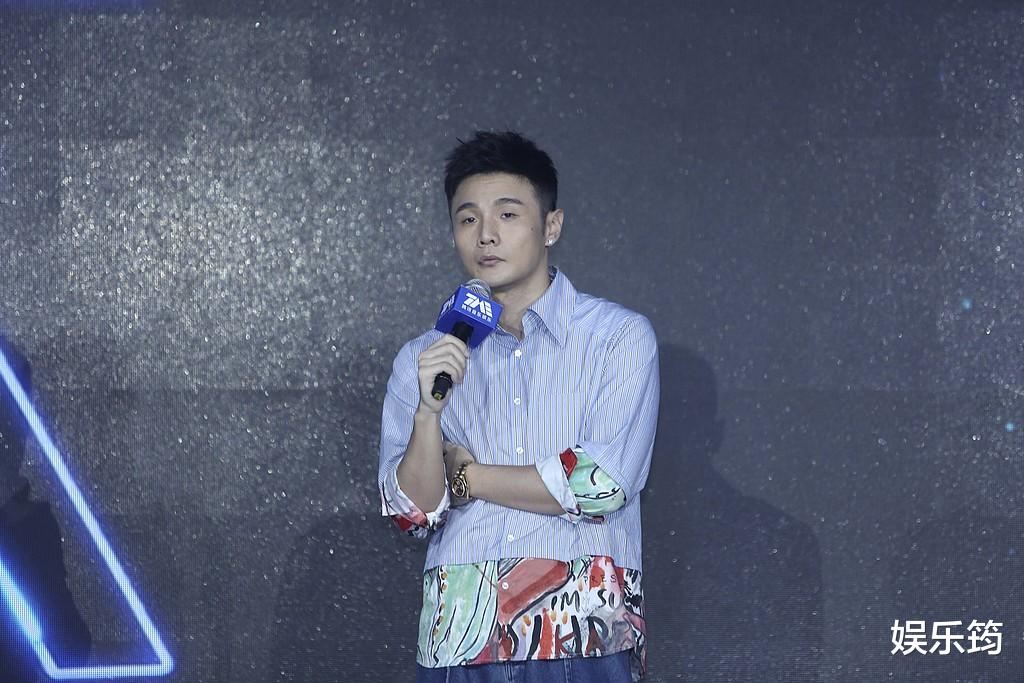 李荣浩宣布与爱人分手:对不起,我不再爱你了…