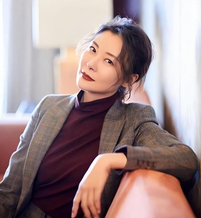 从“痛恨小三”到“成为小三”，被李亚鹏抛弃过的柯蓝有多疯狂?