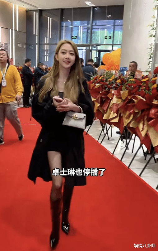 三只羊曝出录音事件后续!卓仕琳停播回陆丰老家,素颜很沧桑