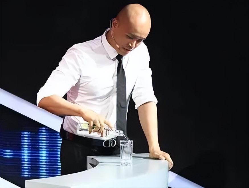 移居美国, 开豪车住豪宅, 48岁的乐嘉, 如今被迫走上了另一条道路