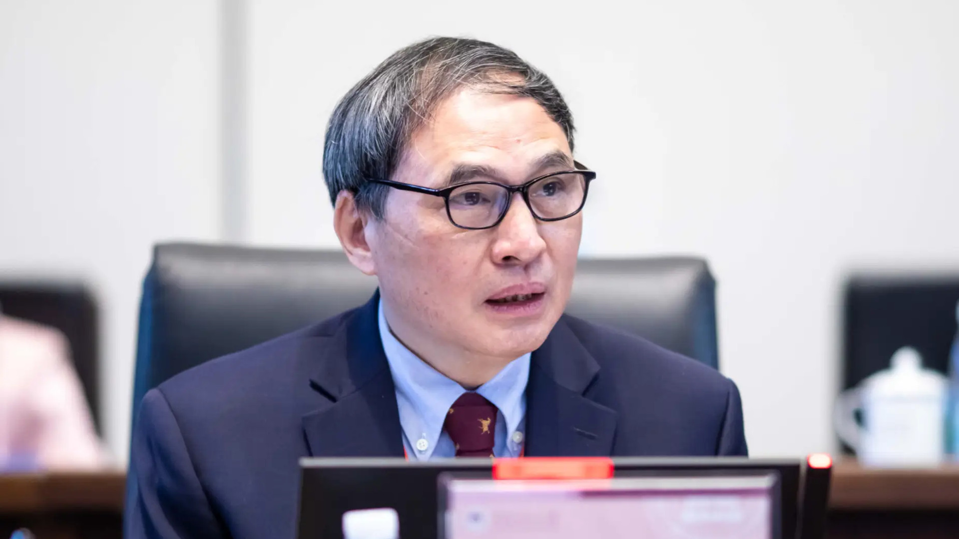 全民“弱智”化，专家郑永年的观点，是危言耸听，还是醒世恒言？