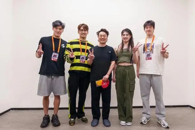 陈奕迅曝演唱会结束后，请张雨霏潘展乐出来聚餐被拒，原因超搞笑