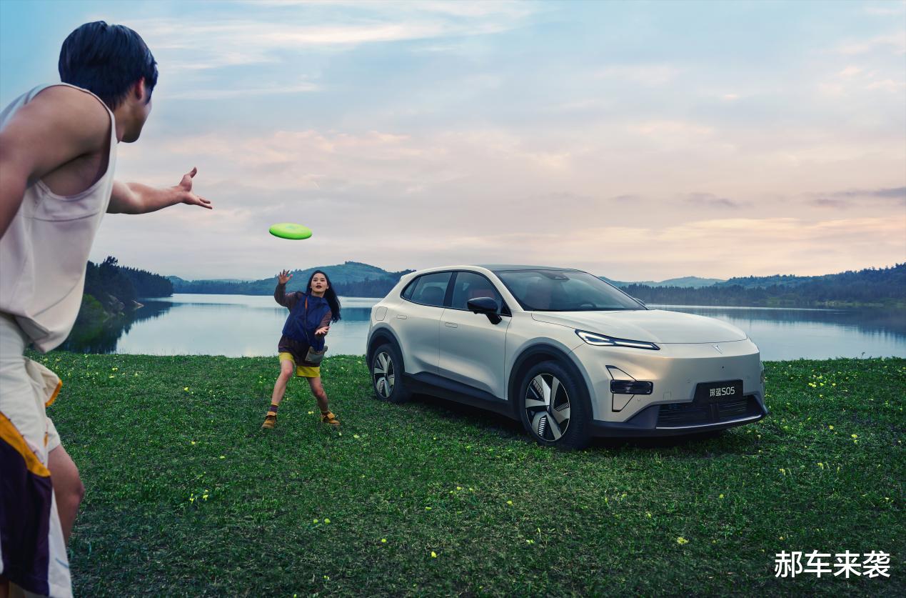10万出头爆款SUV，零跑C10与深蓝S05怎么选不后悔？