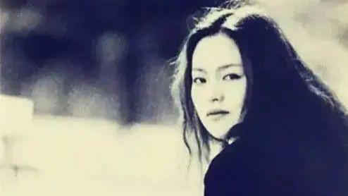 原来她早已离世！被高晓松劈腿后又遭汪峰分手，27岁在家中上吊自杀