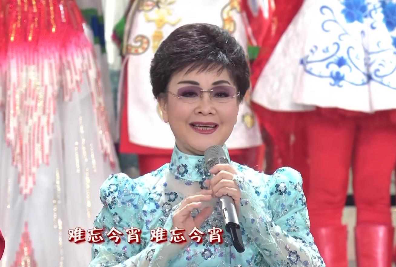 难忘今宵|春晚演唱《难忘今宵》翻车，保持沉默的黄绮珊早已回应过了一切！