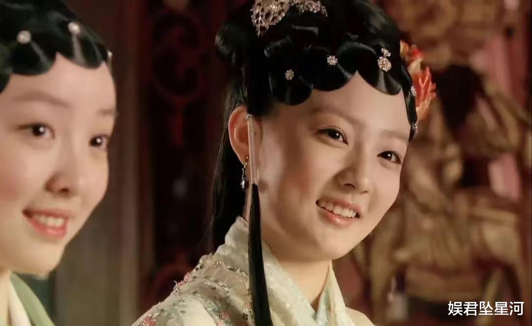 徐璐出道16年颜值变化,以前甜美萌妹子,现在美强惨大女主,暴瘦变苦相