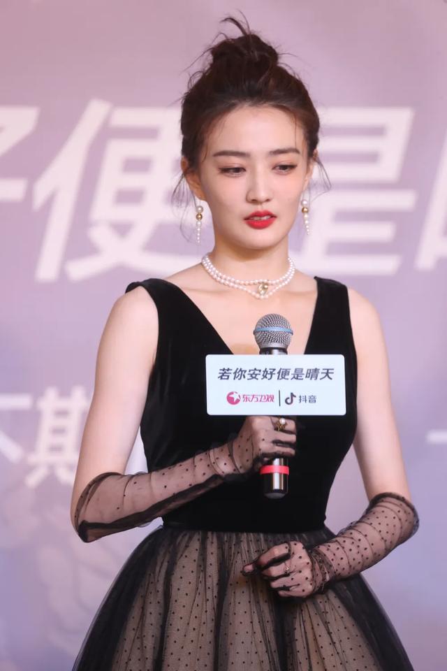 徐璐蕾丝手套生图照