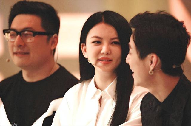 何炅官宣，全网炸了：25年了，我们公开吧