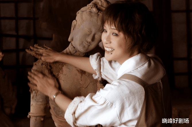 她因太美被导演收入囊中，同居27年却不结婚，无儿无女临终后悔了