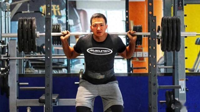 体重70公斤,能深蹲100公斤什么水平?