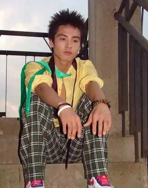 越扒越有!背刺杨紫、炸裂发言,被全网黑的他,难怪被胡海泉实锤