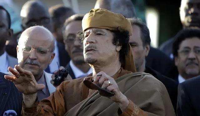 曝三只羊女主播被抓,聊天记录曝光,卢文庆认怂曾志伟连夜避嫌?