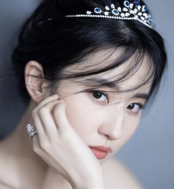 六版小龙女展示睡绳绝技,有的似仙女下凡,有的连绳子都上不去