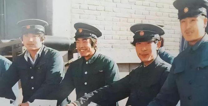 70年代的铁饭碗,当初给个县长都不换,如今却沦为最底层工作