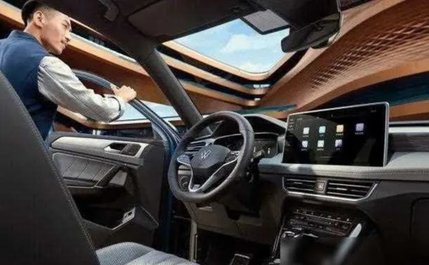 大众不要尊严了，最美中型SUV，从26万跌至16万，还要啥汉兰达？
