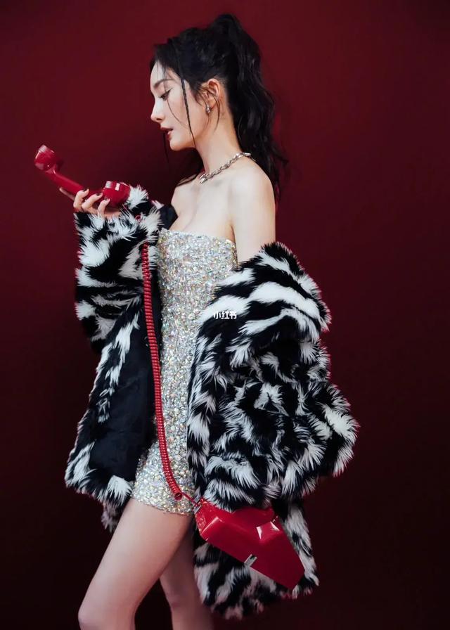 杨幂热舞引爆全网：年龄不过是个数字，活出真实的自己最重要