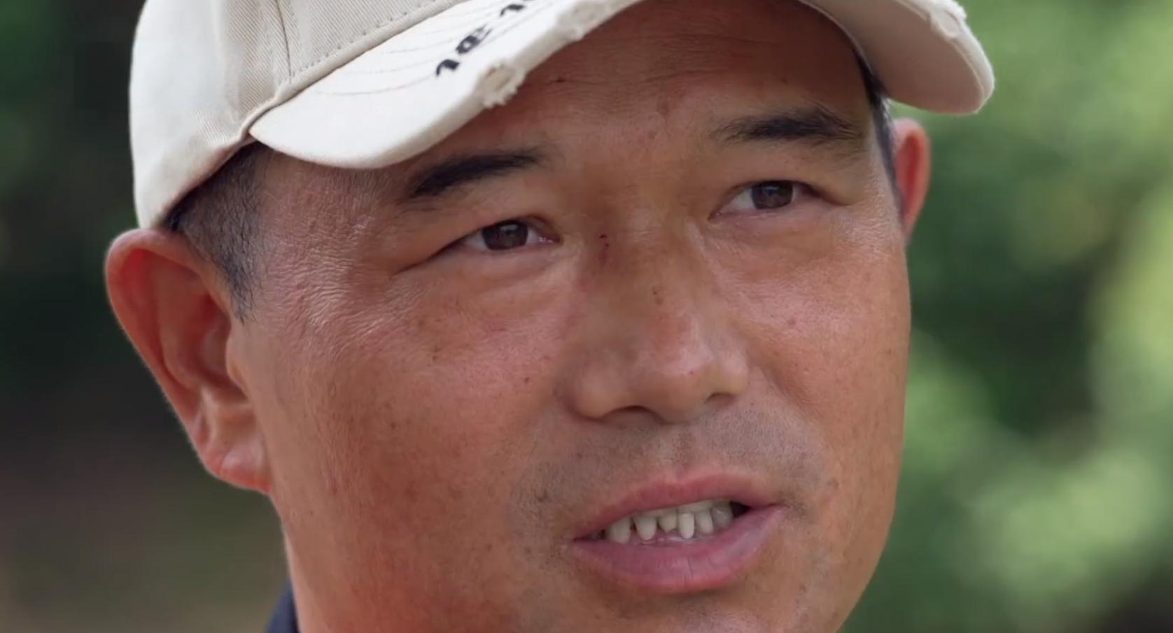 网红直播钓鱼遭殴打，因钓箱落水？邓刚为徒发声，结果如何？