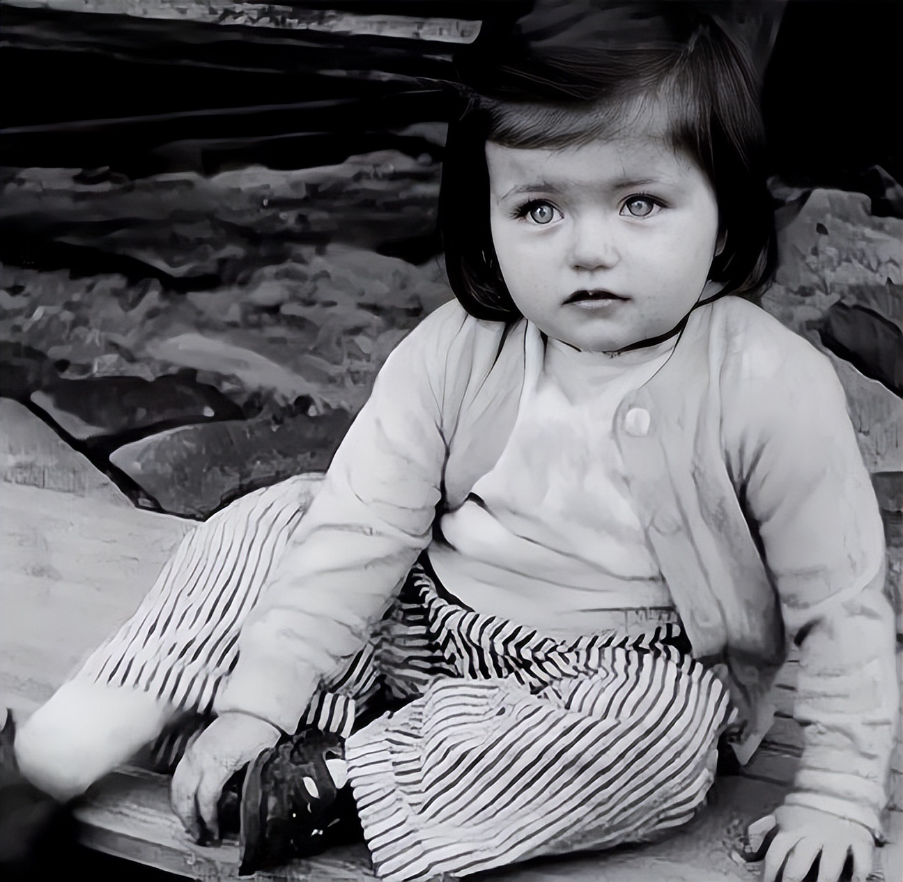 泽塔·琼斯被大25岁丈夫背叛数次,但拒不离婚,她到底图什么?