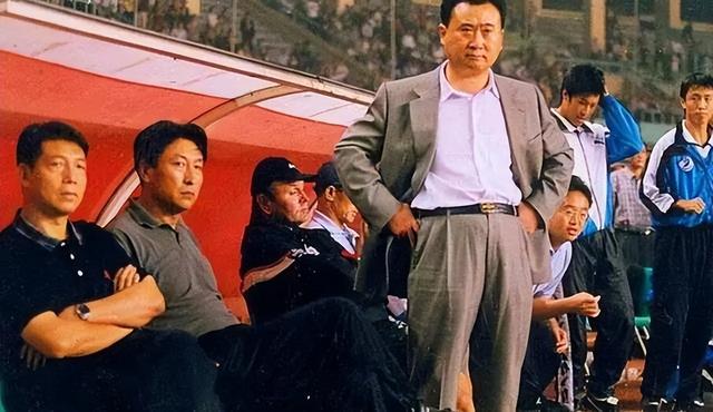 事实证明，卖力自救的王思聪，已在“非富二代”的路上，越走越远