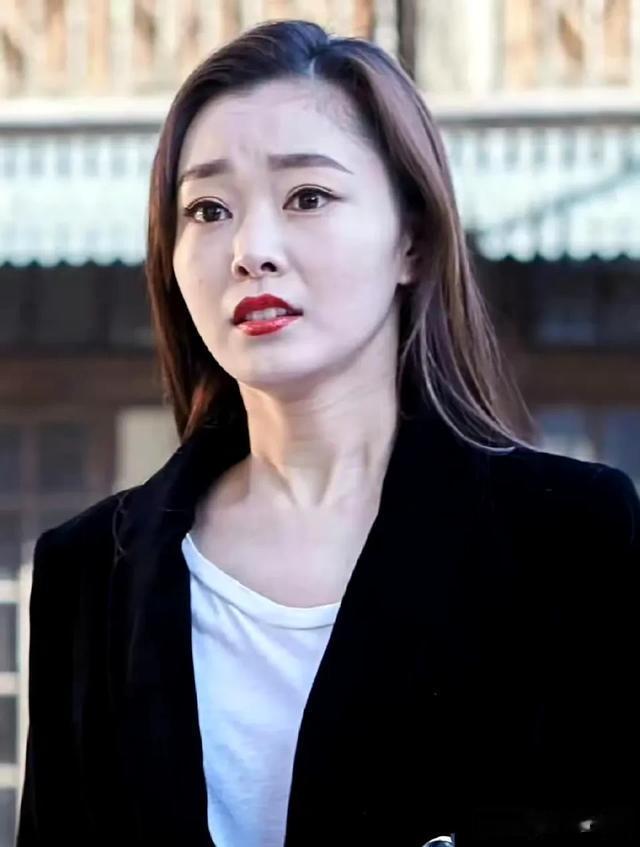 没想到宋轶脖颈纹这么多,瞬间出卖了年龄