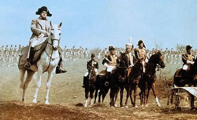 让人欲罢不能的6部顶级电影，每部时长都超过了4小时