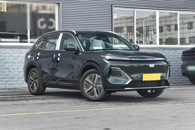 银河星舰7上市遇劲敌,续航达成率高达144%,轴距2米8仅9.98万起