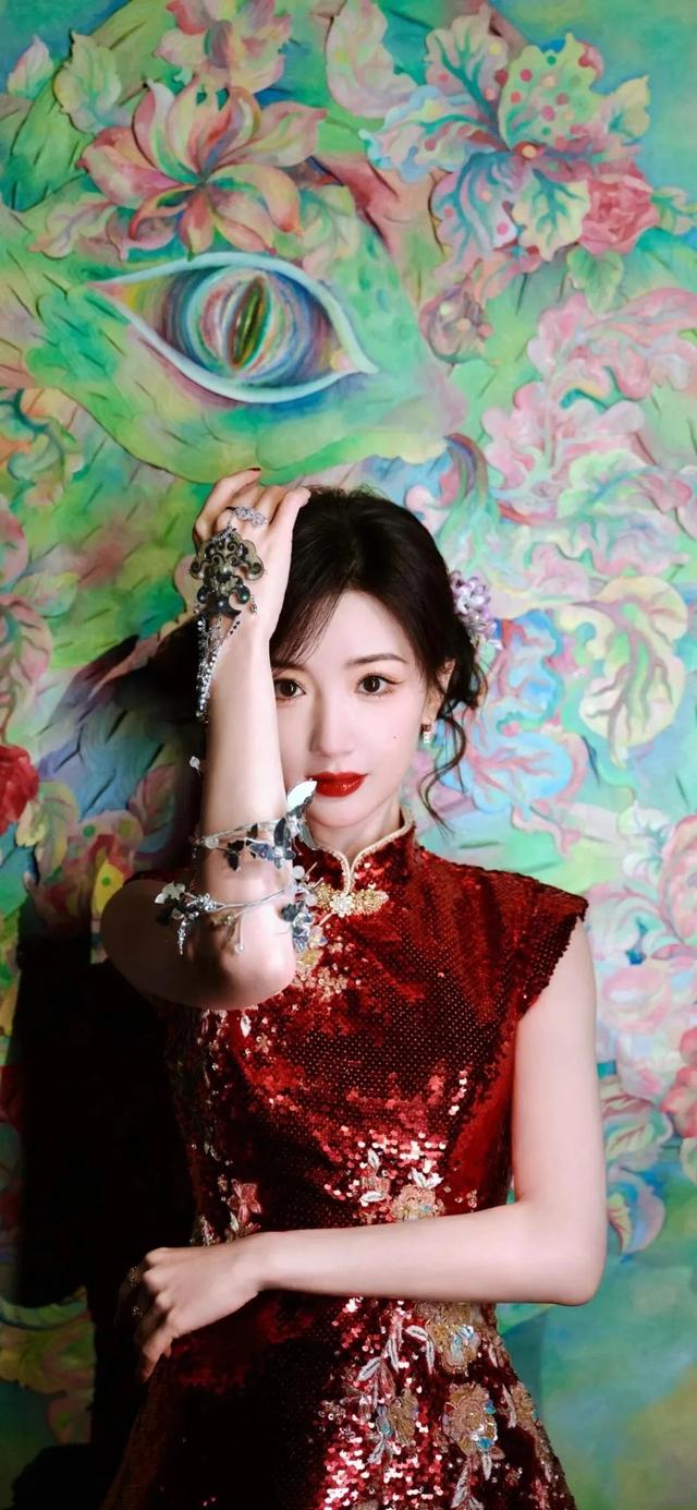 毛晓彤2025蛇年新年壁纸