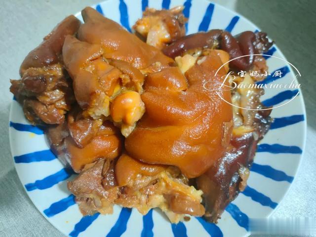 儿子带女朋友回家,老两口做的晚餐火了,网友:累并开心着