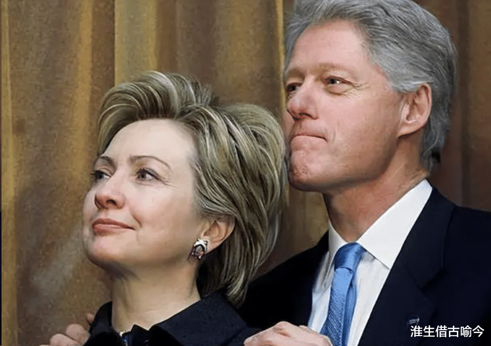 50岁莱温斯基罕见露面，又美又瘦真迷人，活成拉链门丑闻中的赢家