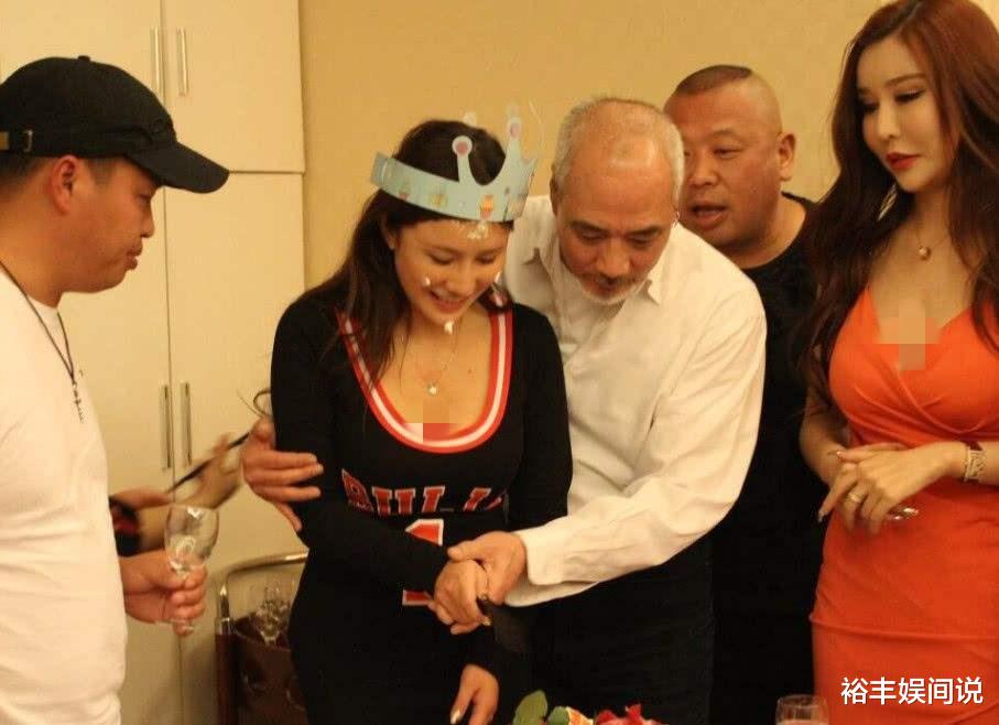 再传噩耗!73岁徐少强因食道癌离世,小30岁妻子料理期间也去世