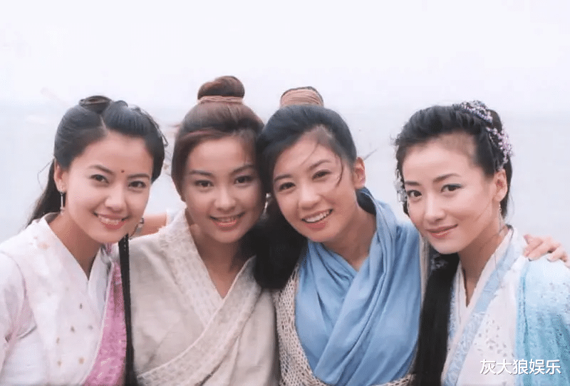 49岁陈紫函“紫色深V人鱼姬”，越熟越性感，珠圆玉润太美了