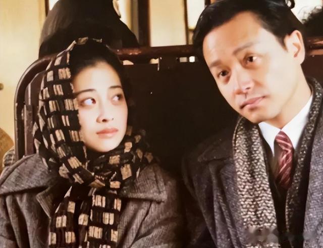 朱时茂26年前的春晚,有谁注意到他身旁的女生?如今成为了老戏骨