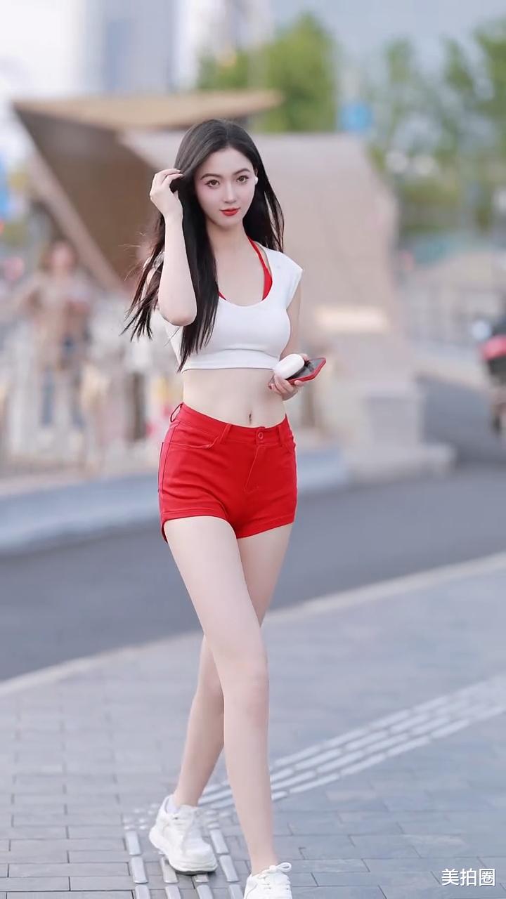 这颜色的超短这样穿合适吗