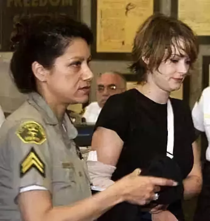 娱乐圈最疯狂的爱情:一代美男遇见绝色,刻在身体上,愿意为她而死