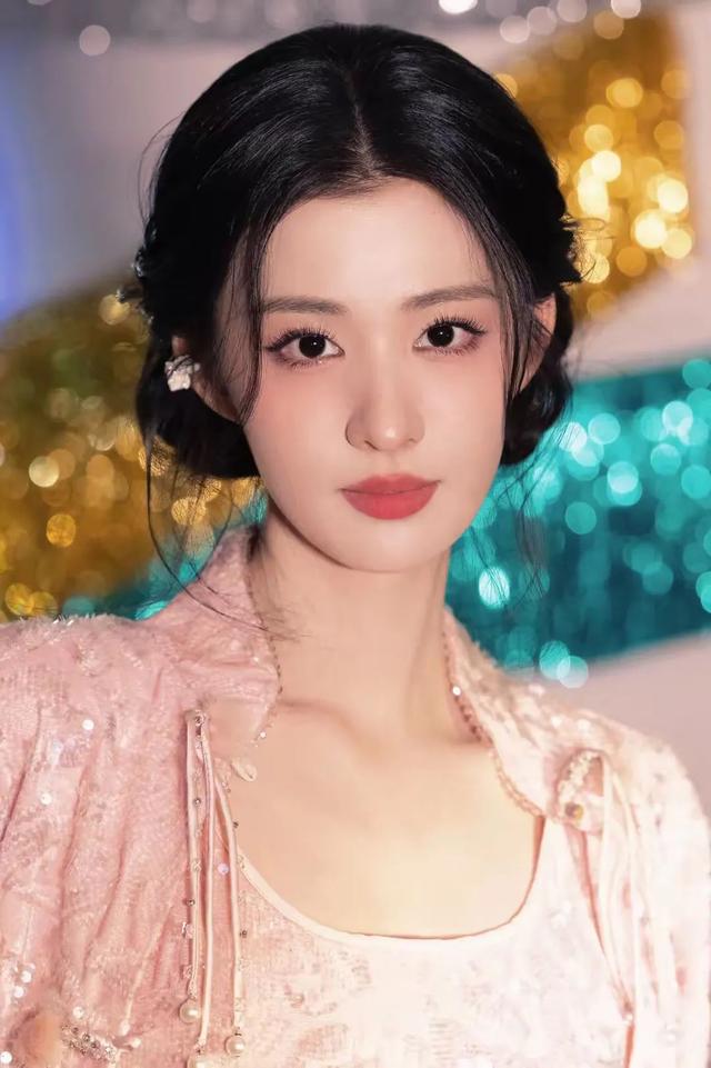 王楚然新年新造型，古装女神的“温柔杀”，网友：太好看了！