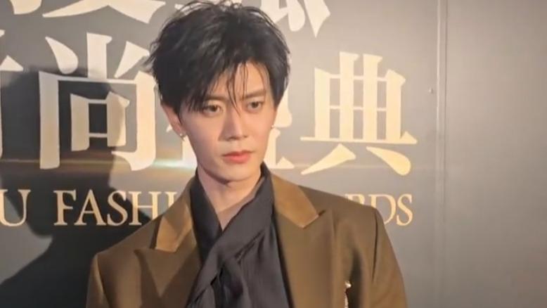 搜狐这一夜：蒋欣瘦了，徐艺洋遮小腹，任嘉伦压轴曝娱乐圈现实！