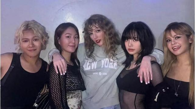 Lisa进霉霉演唱会就像村长去邻居家串门，这就是周杰伦想要的