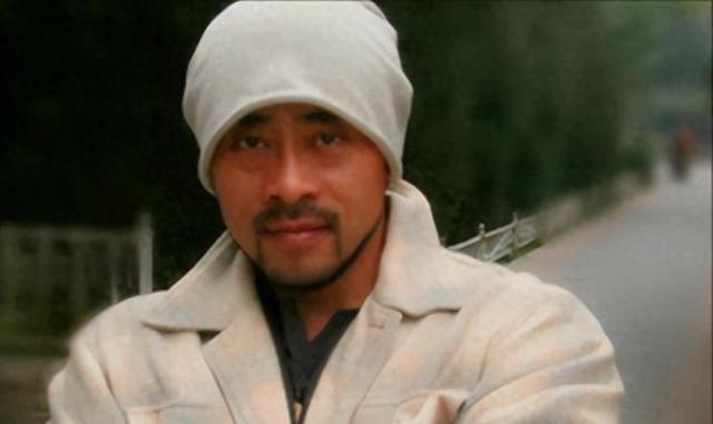 57岁女演员包养20岁小鲜肉,公开秀恩爱,以妈咪儿子互称！