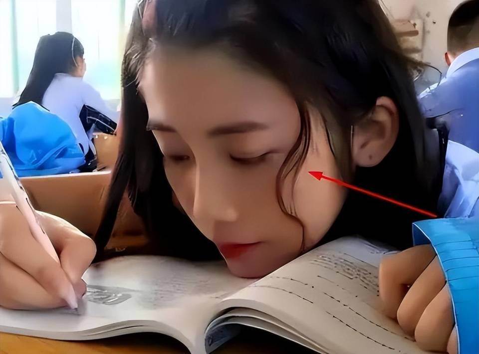 时代印记：从90后的蘑菇头到10后的高马尾鱿鱼须头发