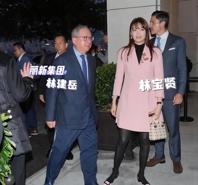 周大福家族迎娶内地才女,新娘美貌与智慧并重,堪称豪门梦中情人