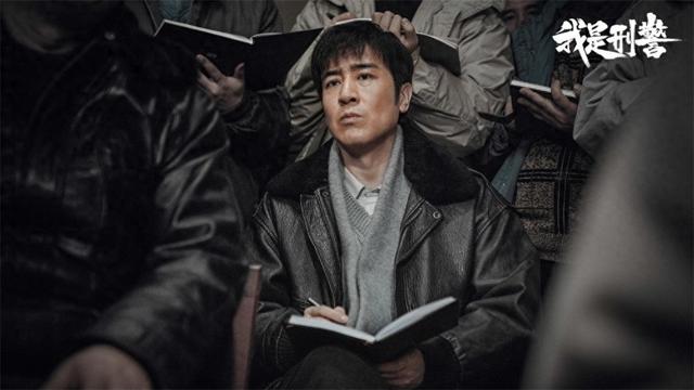 《我是刑警》离谱瞬间，公安局牌子装反我忍，这个偷笑真的忍不了